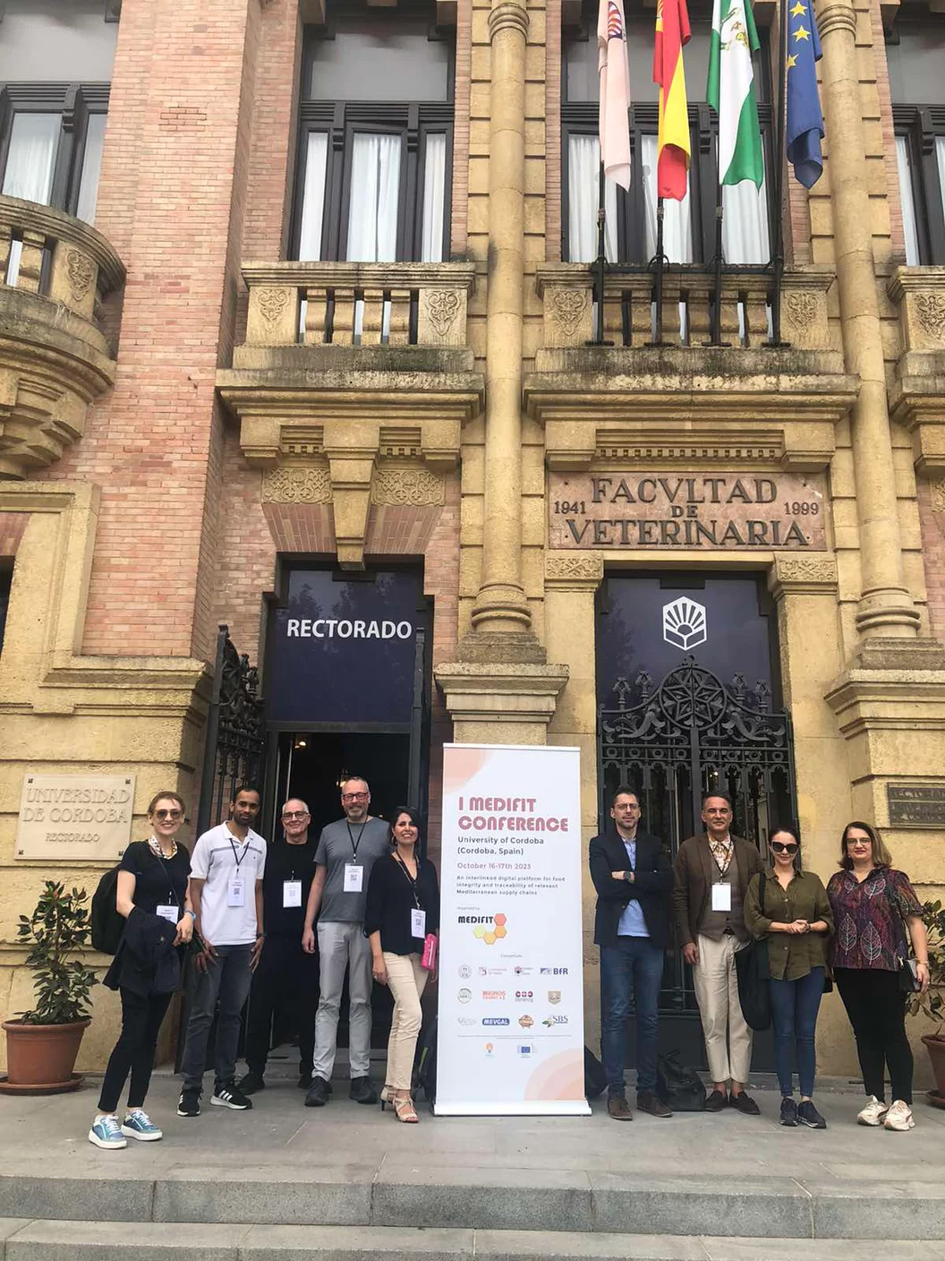 Group photo of the MEDIFIT consortium in front of the University of Córdoba, 2023.